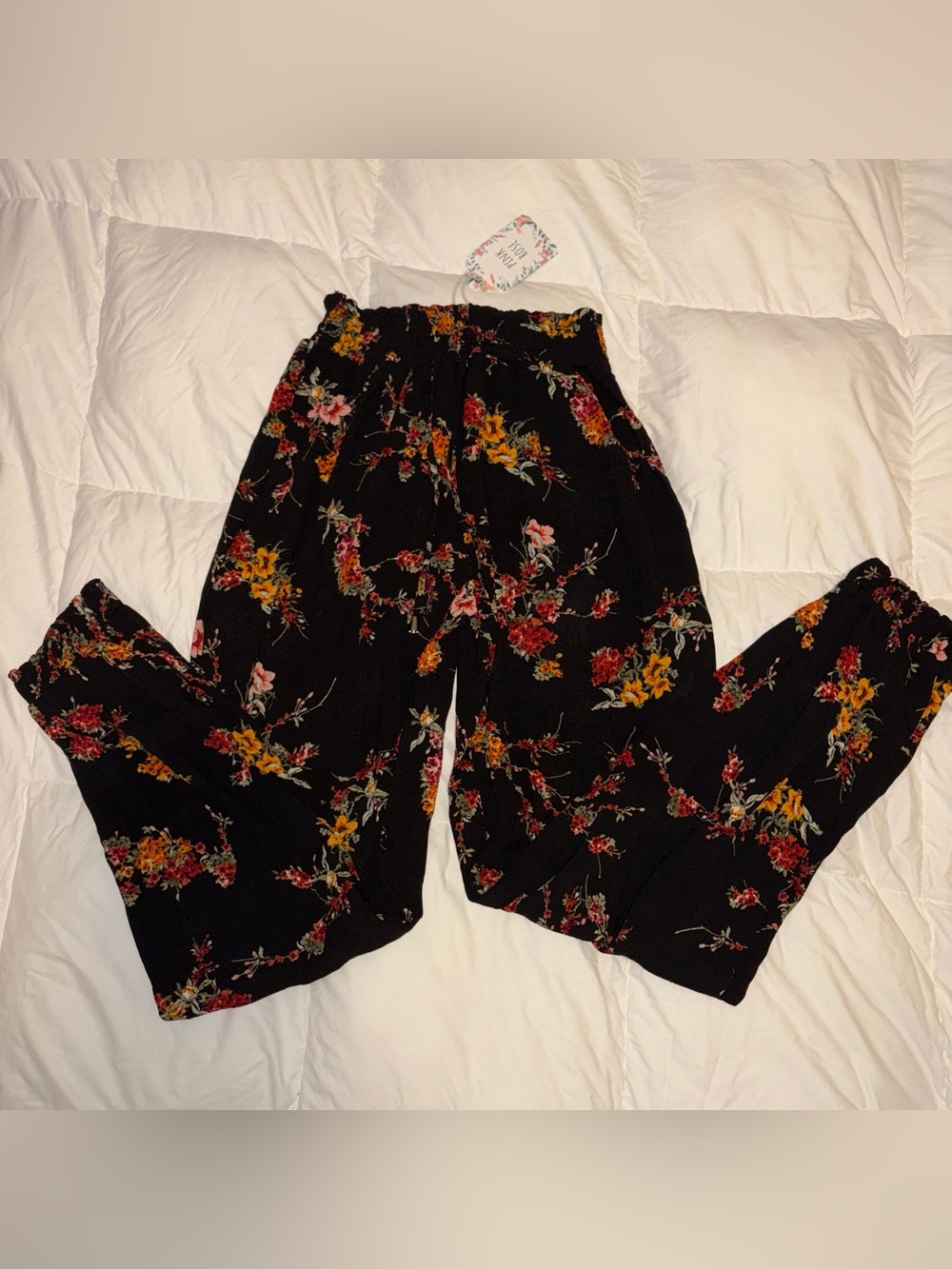 NWT Pink Rose Black Floral Flowy Jogger Small